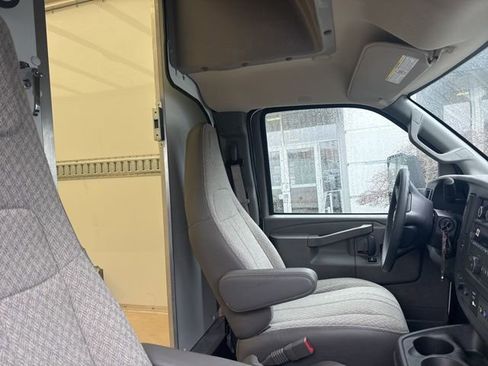 Used 2024 GMC Savana 3500 w/ Power Convenience Package image 28