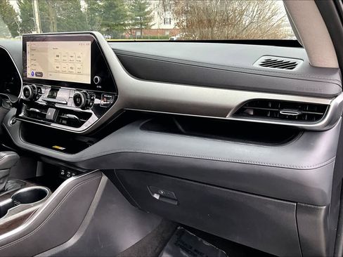 Used 2023 Toyota Highlander Limited image 19
