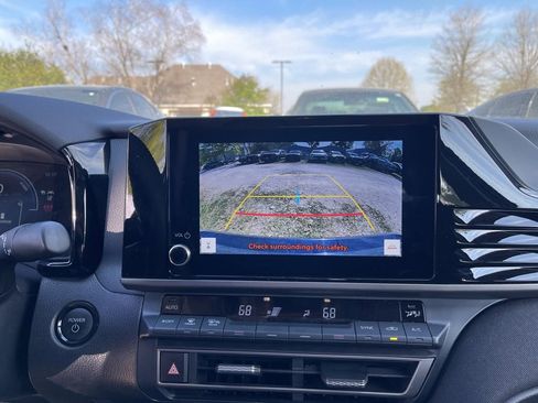 Used 2025 Toyota Camry LE image 10