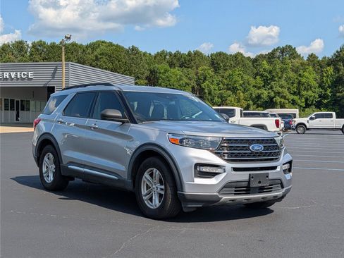 Used 2020 Ford Explorer XLT w/ Equipment Group 202A RWD image 7
