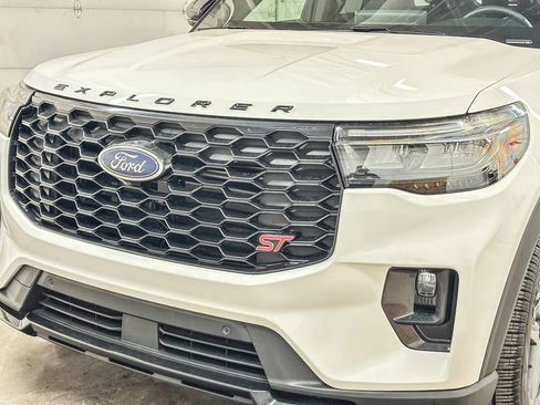 Certified 2025 Ford Explorer ST AWD/4WD image 15