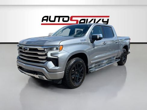 Used 2025 Chevrolet Silverado 1500 High Country w/ High Country Premium Package AWD/4WD image 3