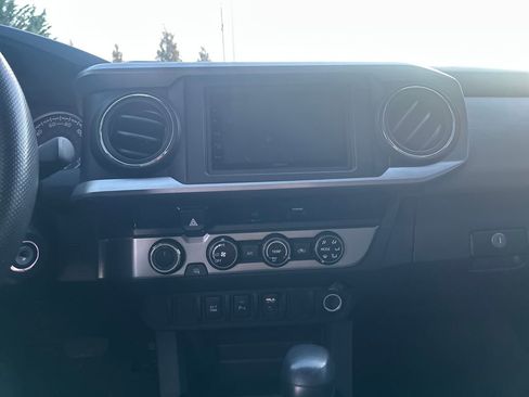 Used 2016 Toyota Tacoma SR5 image 23
