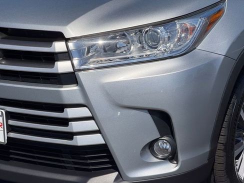 Certified 2019 Toyota Highlander XLE image 10