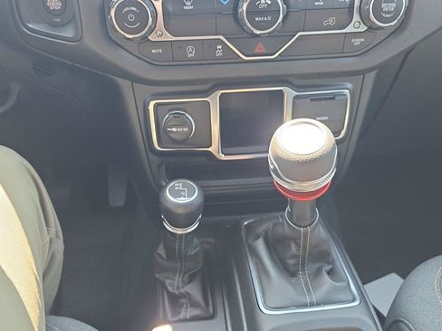 Used 2024 Jeep Wrangler Unlimited Sport AWD/4WD image 15