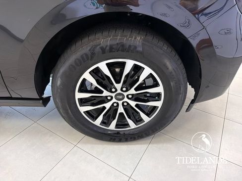 Certified 2025 Ford Expedition Platinum AWD/4WD image 34