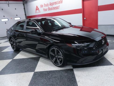 Used 2024 Honda Accord Sport image 3