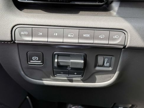 Used 2023 Cadillac Escalade Premium Luxury w/ Performance Package AWD/4WD image 30