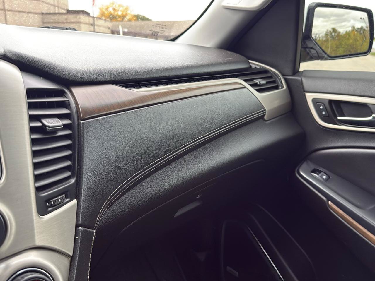 Used 2019 GMC Yukon Denali w/ Denali Ultimate Package AWD/4WD image 19