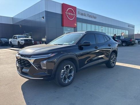 Used 2024 Chevrolet Trax LT w/ LT Convenience Package image 1