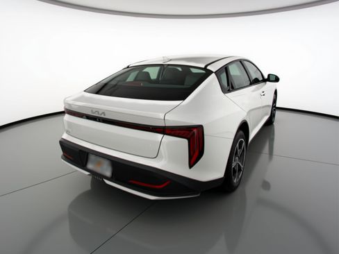 Used 2025 Kia K4 LXS image 9