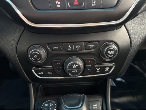 Used 2022 Jeep Cherokee Trailhawk w/ Comfort/Convenience Group AWD/4WD image 27