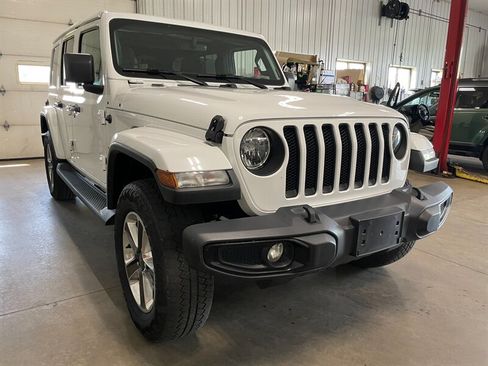 Used 2019 Jeep Wrangler Unlimited Sahara w/ Uconnect 4C Nav & Sound Group AWD/4WD image 4