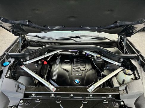 Used 2021 BMW X7 xDrive40i w/ Premium Package image 9