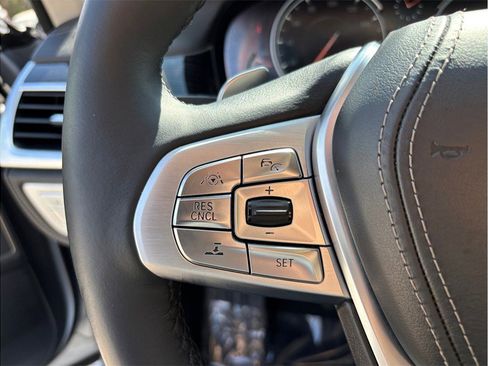 Used 2018 BMW 750i image 30