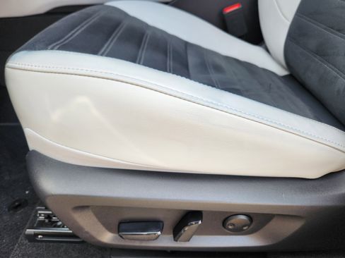 Used 2025 Mitsubishi Outlander SE image 19