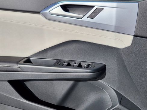 New 2025 Volkswagen Taos SE image 4
