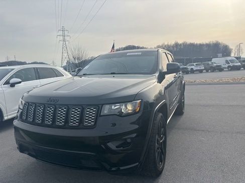 Used 2021 Jeep Grand Cherokee Laredo X image 5