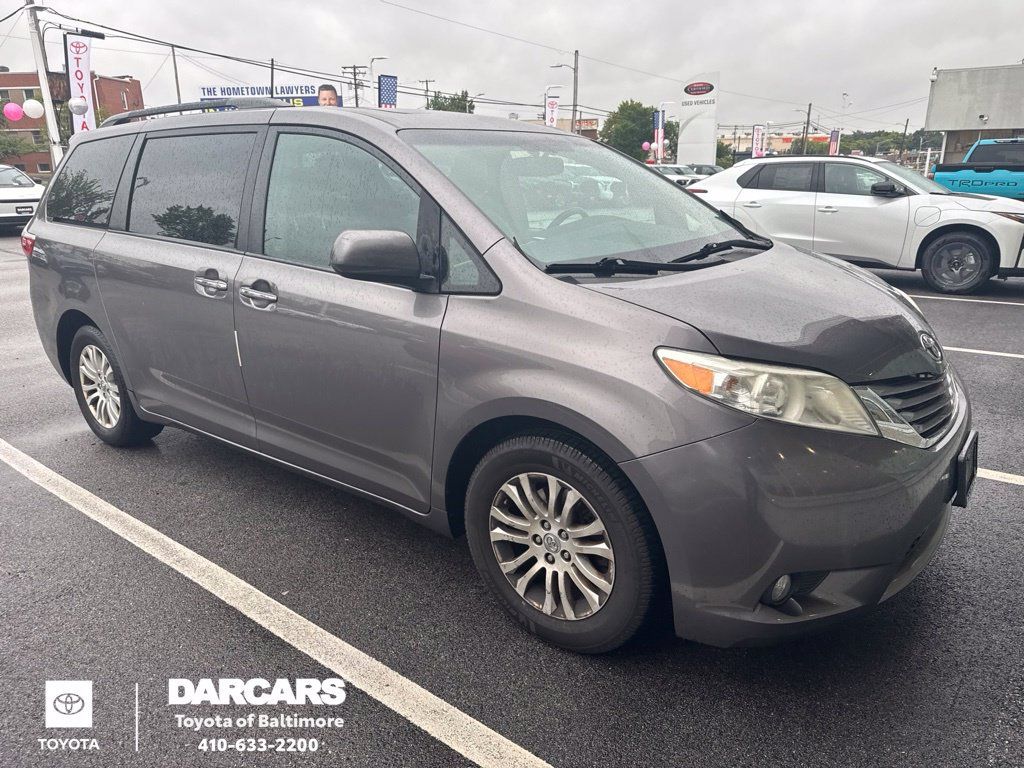 Used 2017 Toyota Sienna XLE w/ XLE Navigation Package FWD image 1
