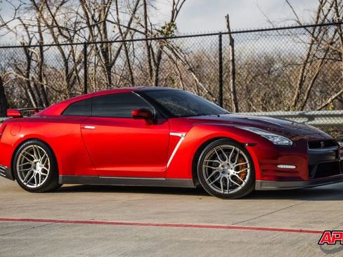 Used 2015 Nissan GT-R Premium image 41
