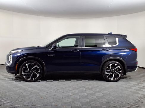 Used 2024 Mitsubishi Outlander SE AWD/4WD image 3