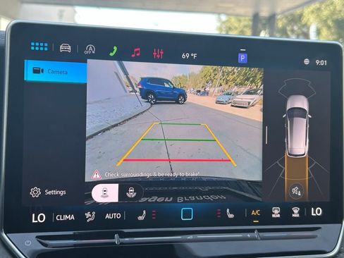 New 2026 Volkswagen Tiguan SE R-Line FWD image 18