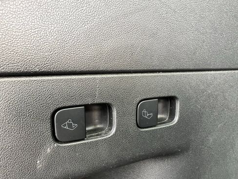 Used 2023 Tesla Model Y Long Range AWD/4WD image 22