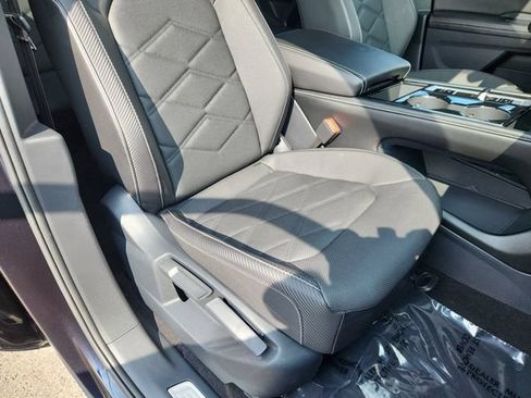 Used 2024 Volkswagen Atlas Cross Sport SE FWD image 24