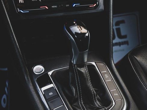 Used 2022 Volkswagen Tiguan SE R-Line image 16