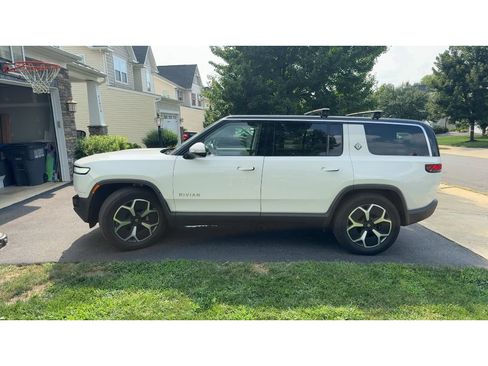 Used 2024 Rivian R1S Adventure AWD/4WD image 2