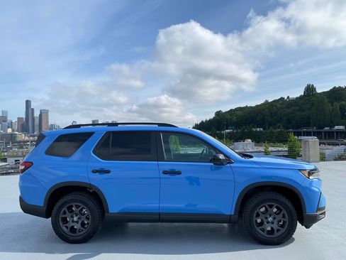 New 2025 Honda Pilot TrailSport image 3