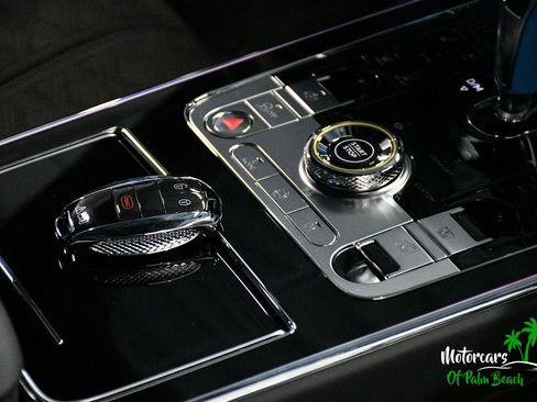 Used 2025 Bentley Flying Spur Plug-In Hybrid image 60