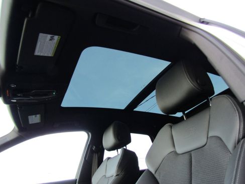 New 2024 Audi Q5 e Premium Plus image 9