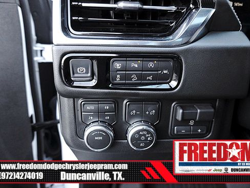 Used 2026 GMC Yukon XL Elevation w/ Elevation Premium Package AWD/4WD image 24