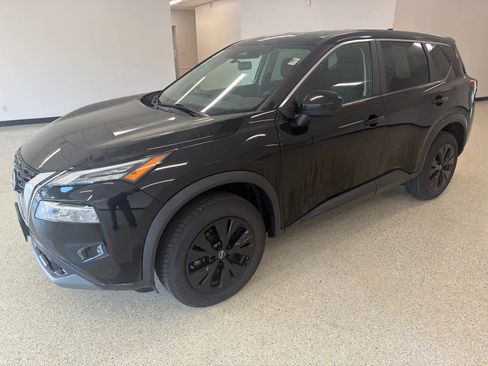 Used 2023 Nissan Rogue SV FWD image 1