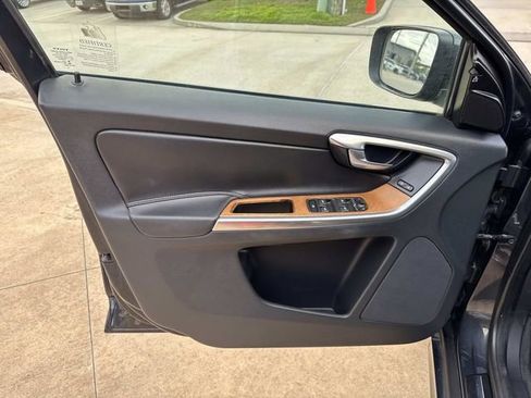 Used 2015 Volvo XC60 T6 w/ Proximity Package image 21