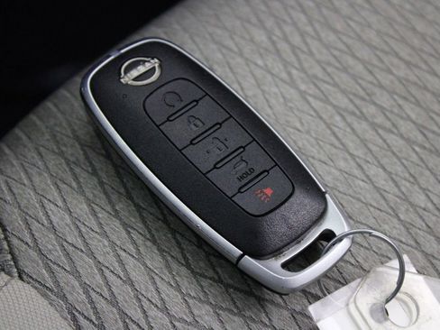 Certified 2025 Nissan Rogue SV image 30