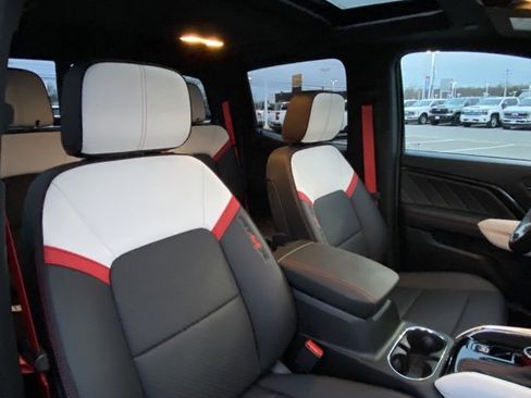 Used 2025 GMC Canyon AT4 w/ AT4X Package image 22