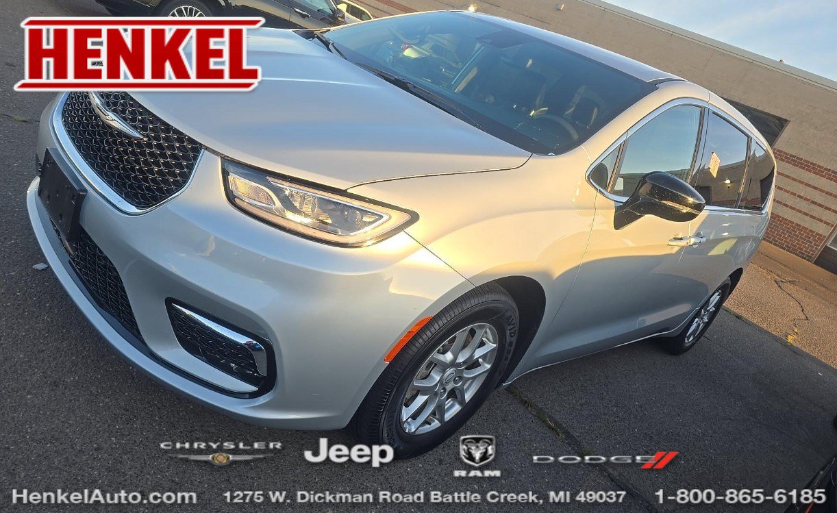 Used 2026 Chrysler Pacifica Select FWD image 1
