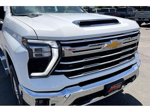 Used 2024 Chevrolet Silverado 3500 LTZ image 31