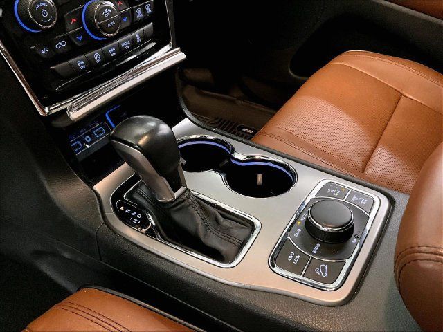 Used 2020 Jeep Grand Cherokee Overland AWD/4WD image 16