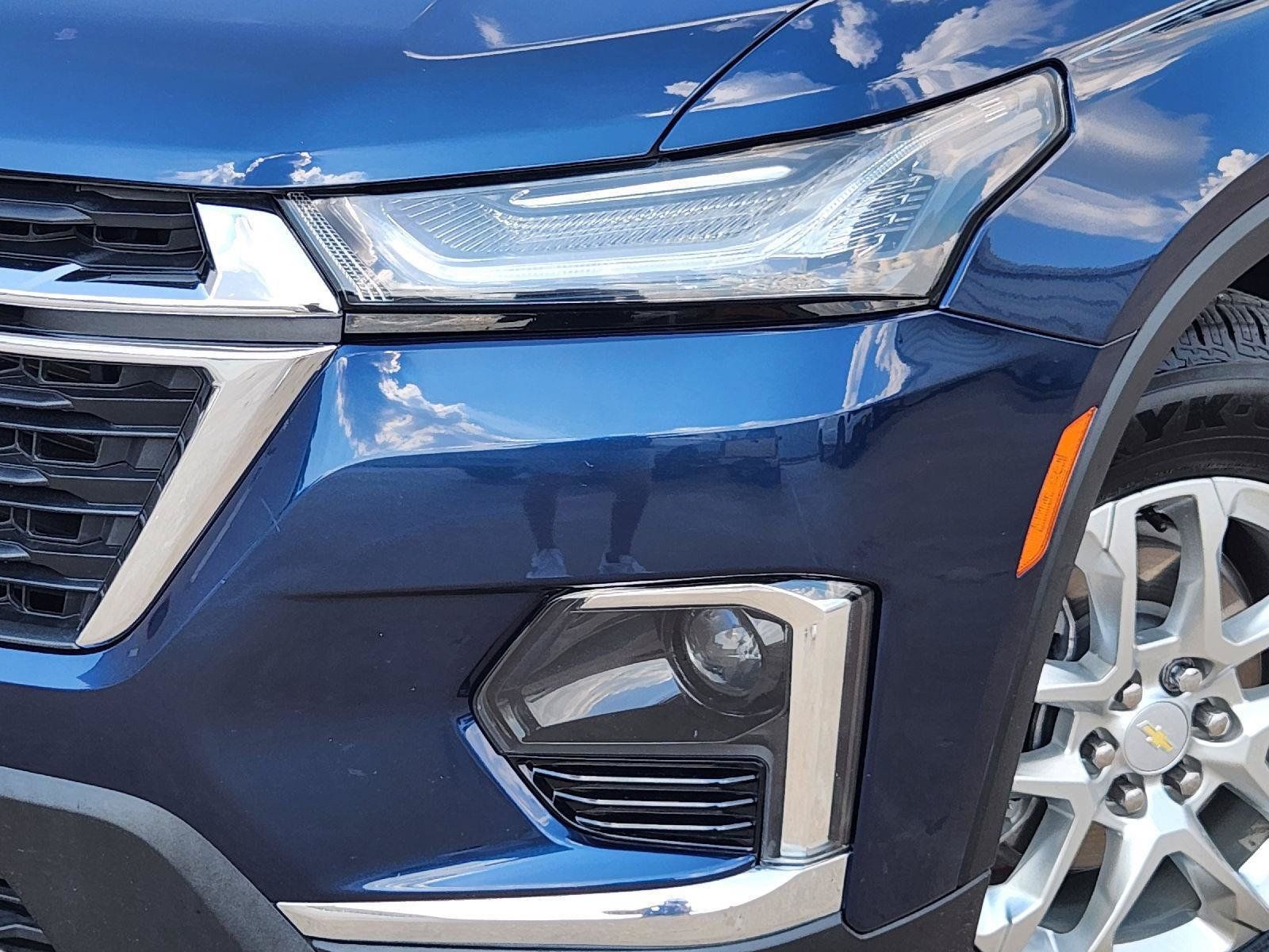 Used 2023 Chevrolet Traverse LS w/ Safety Package FWD image 9