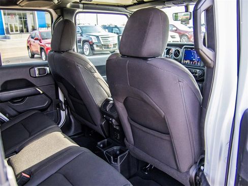 Used 2023 Jeep Gladiator Overland image 19