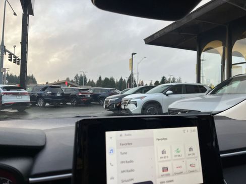 Used 2025 Toyota Corolla LE image 18