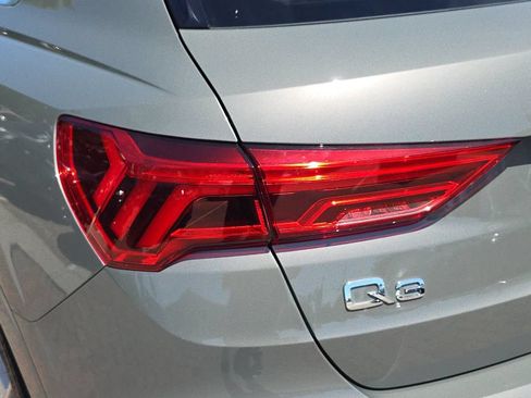 Used 2022 Audi Q3 2.0T Premium w/ Convenience Package AWD/4WD image 37