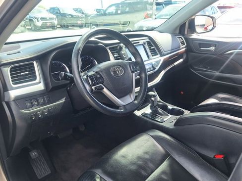 Used 2015 Toyota Highlander Limited Platinum image 9