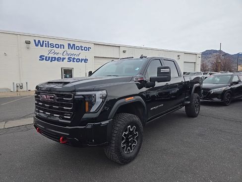 Used 2025 GMC Sierra 2500 AT4X image 1