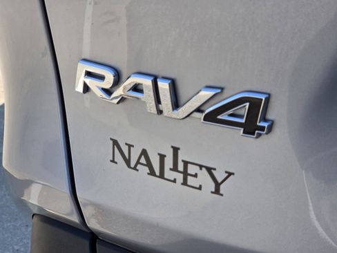 Used 2022 Toyota RAV4 LE image 29