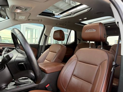 Used 2018 Chevrolet Traverse High Country AWD/4WD image 18