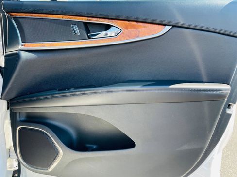 Used 2016 Lincoln MKX Reserve w/ Climate Package FWD image 22